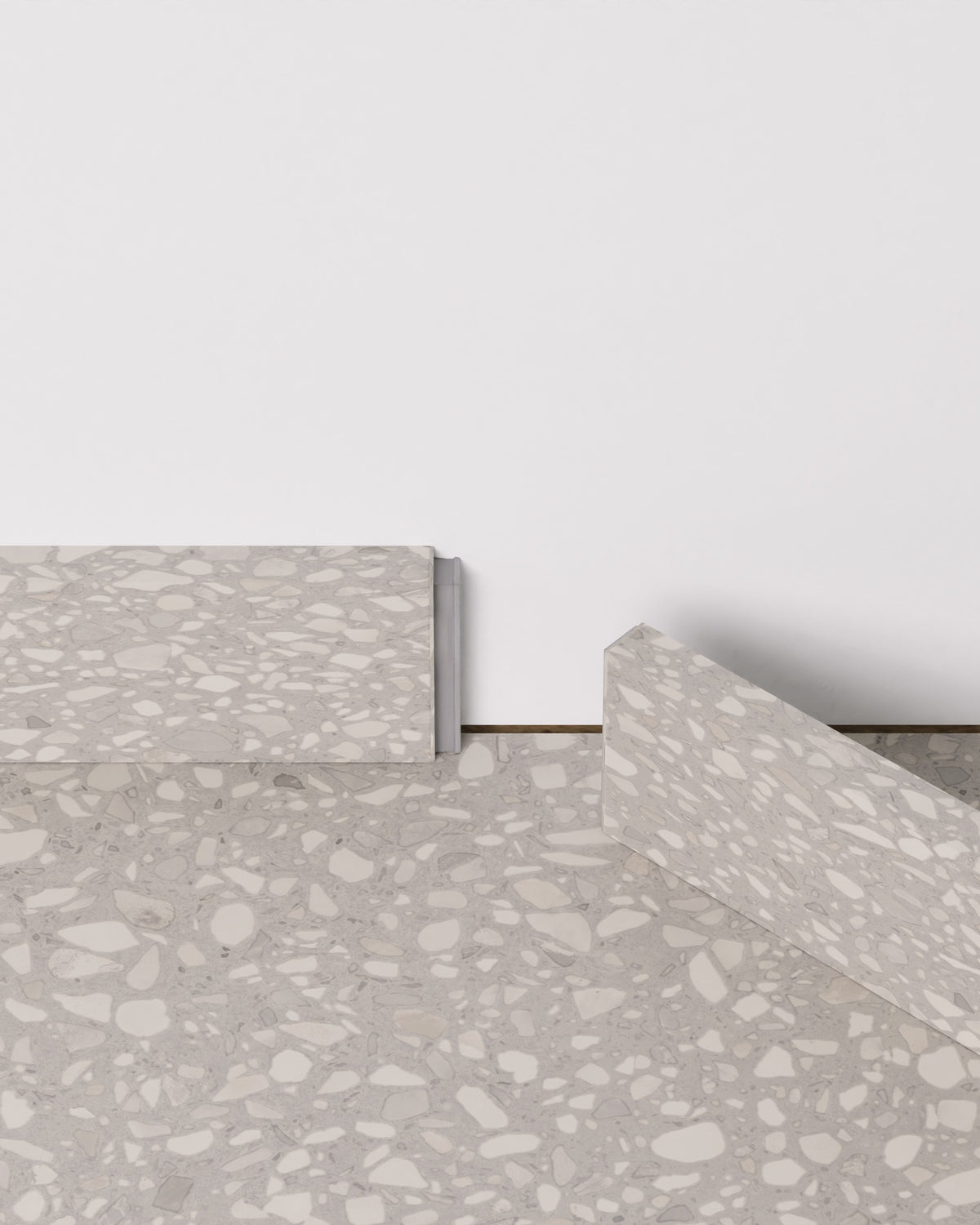 Moduleo LayRed Kleine Plint 46944 Bolzano geplaatst langs de muur op de bijpassende PVC vloer