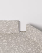 Moduleo LayRed Medium Plint 46944 Bolzano geplaatst langs de muur op de bijpassende PVC vloer