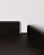 Moduleo LayRed Medium Plint 54991 Country Oak geplaatst langs de muur op de bijpassende PVC vloer