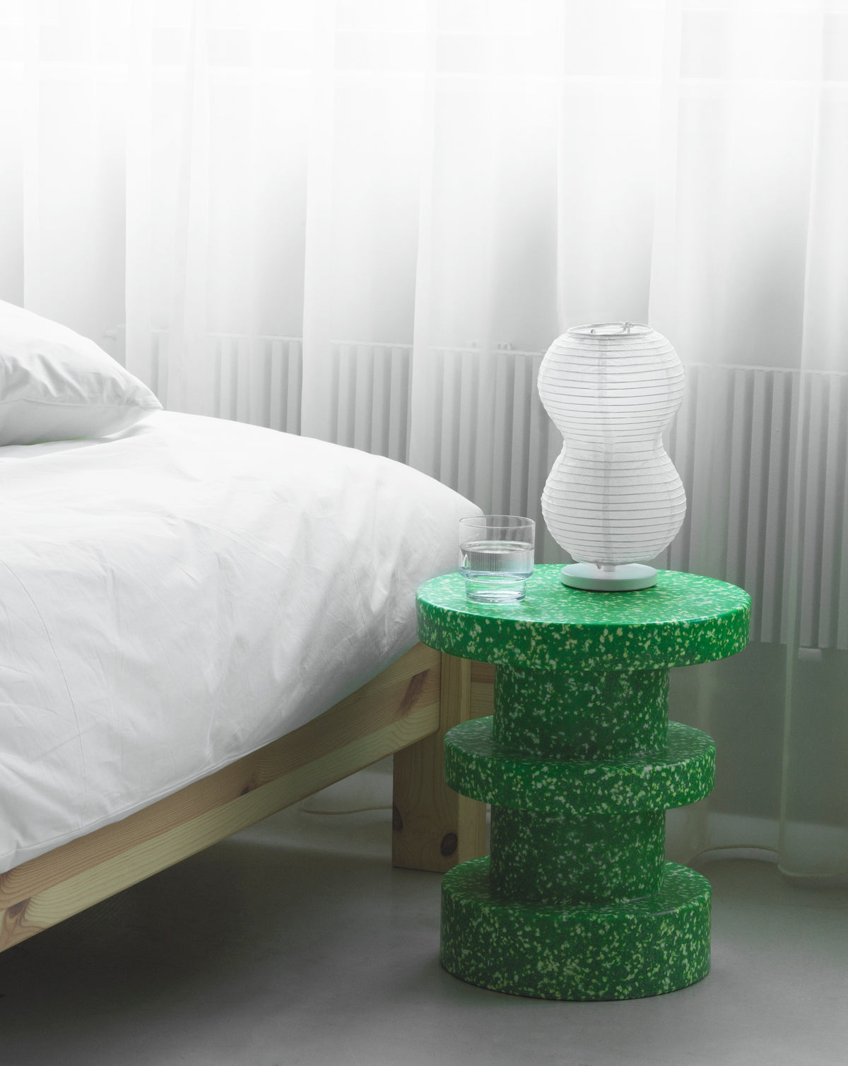 Normann Copenhagen Bijzettafel Bit Stool Stack Groen in een interieur