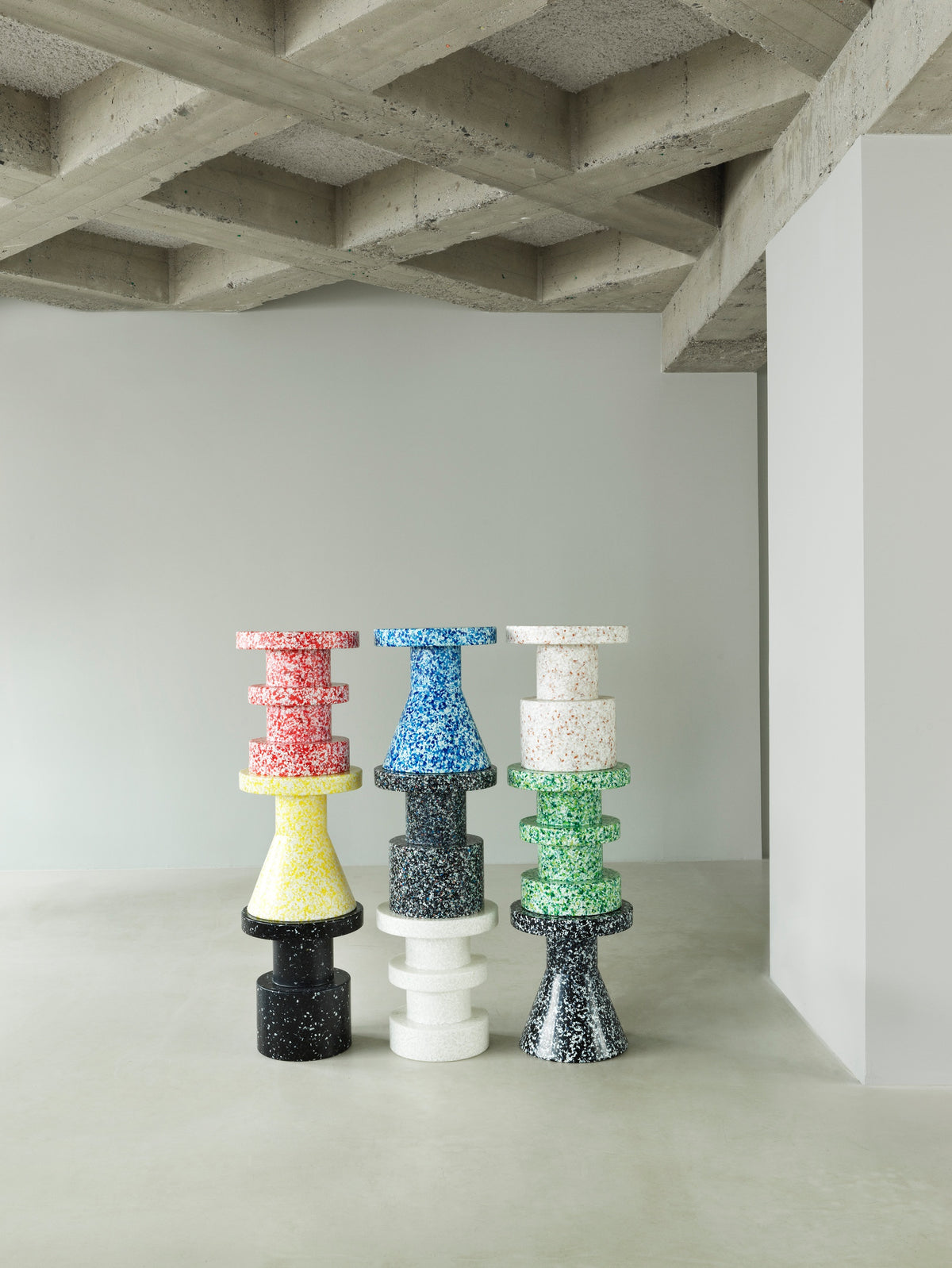 Normann Copenhagen Bijzettafel Bit Stool Stack Rood in een interieur