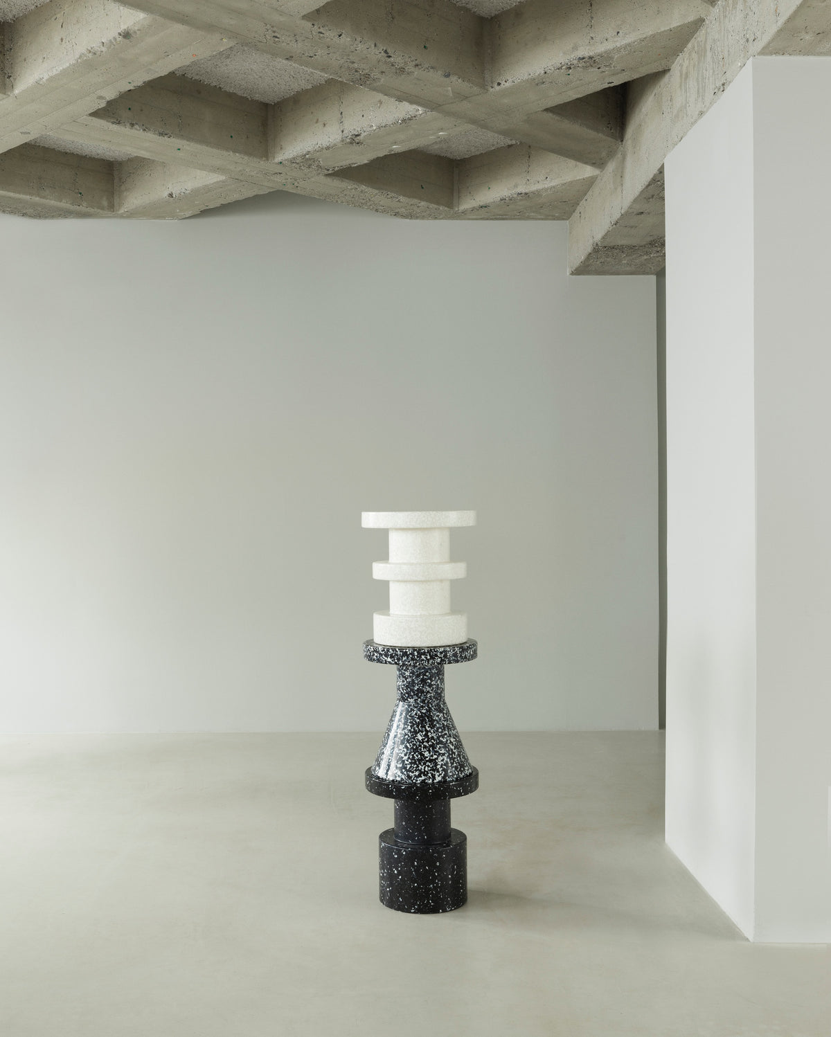 Normann Copenhagen Bijzettafel Bit Stool Stack Wit-Wit in een interieur
