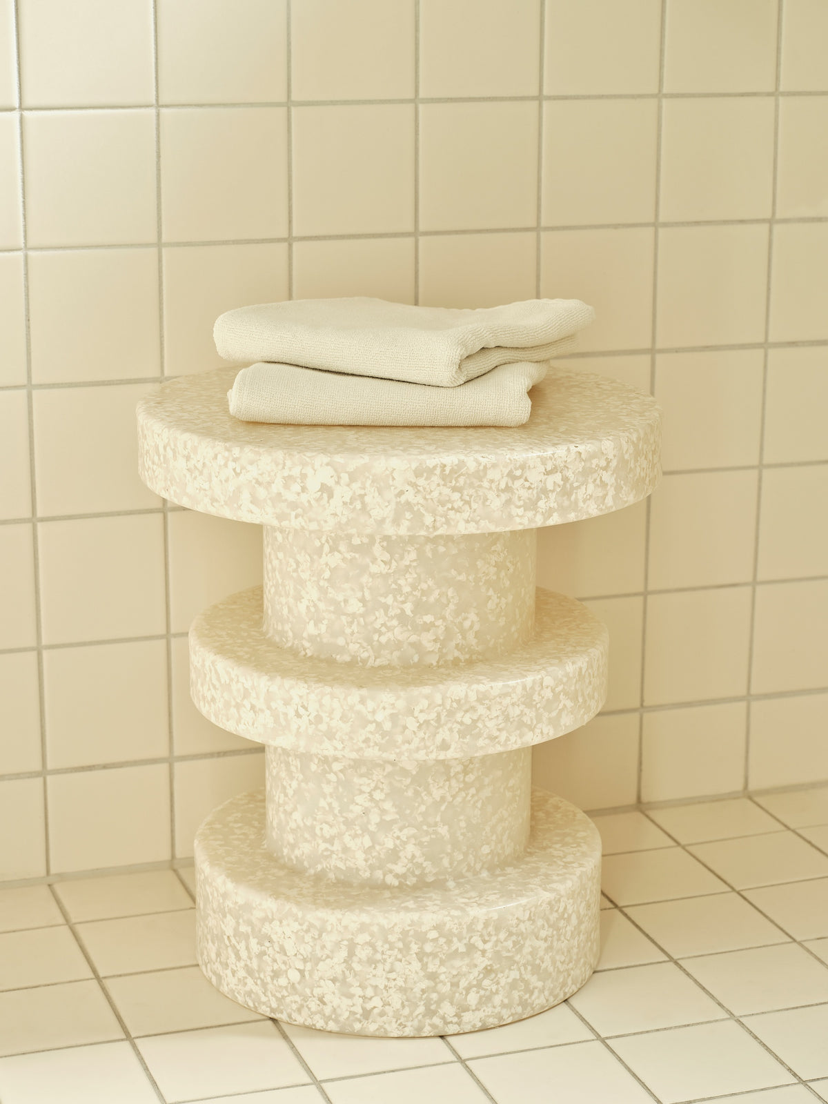 Normann Copenhagen Bijzettafel Bit Stool Stack Wit-Wit in een interieur