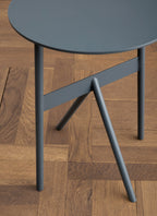 Detail van Normann Copenhagen Bijzettafel Stock Staalblauw