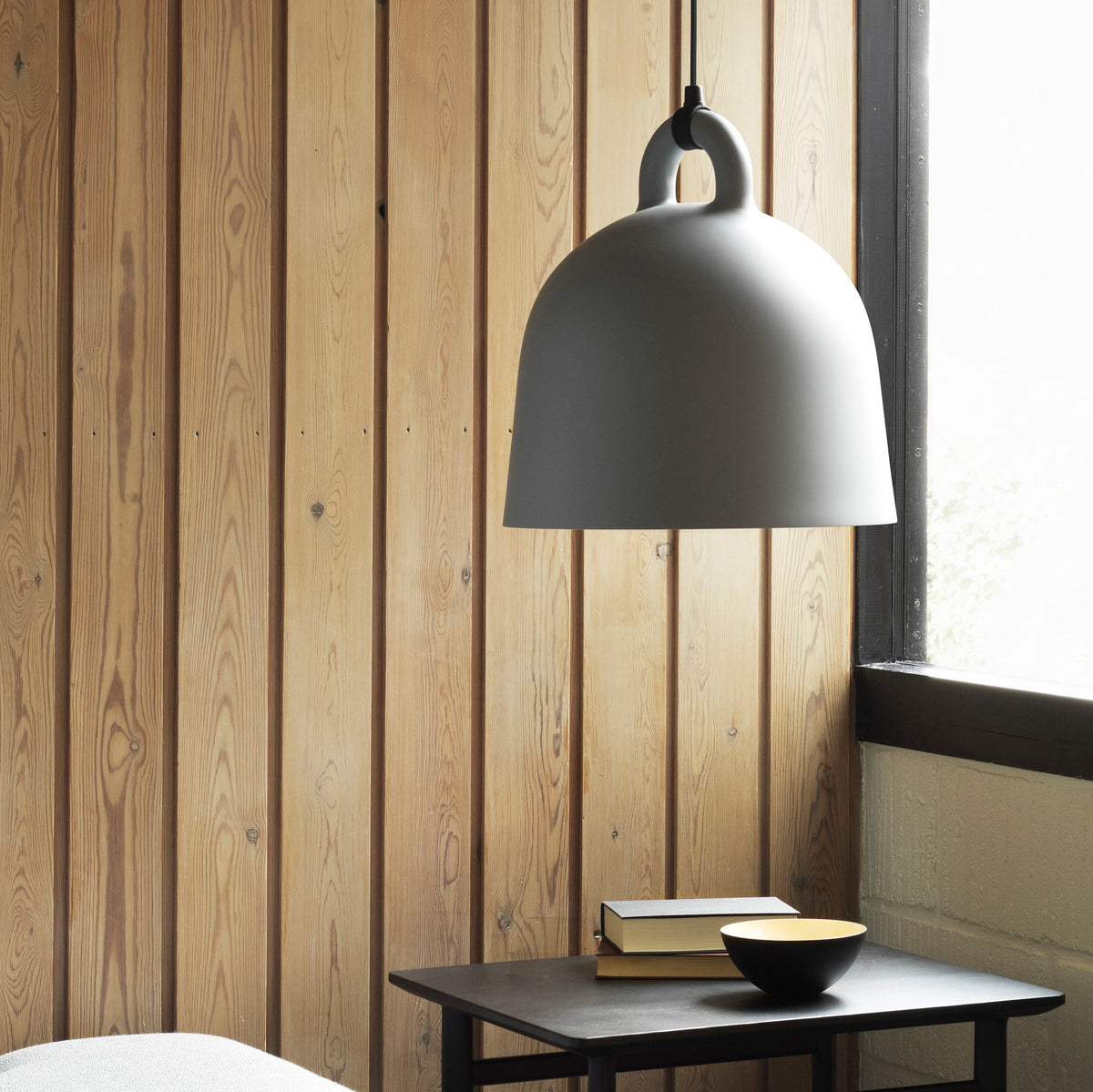 Normann Copenhagen Hanglamp Bell Grijs in een interieur