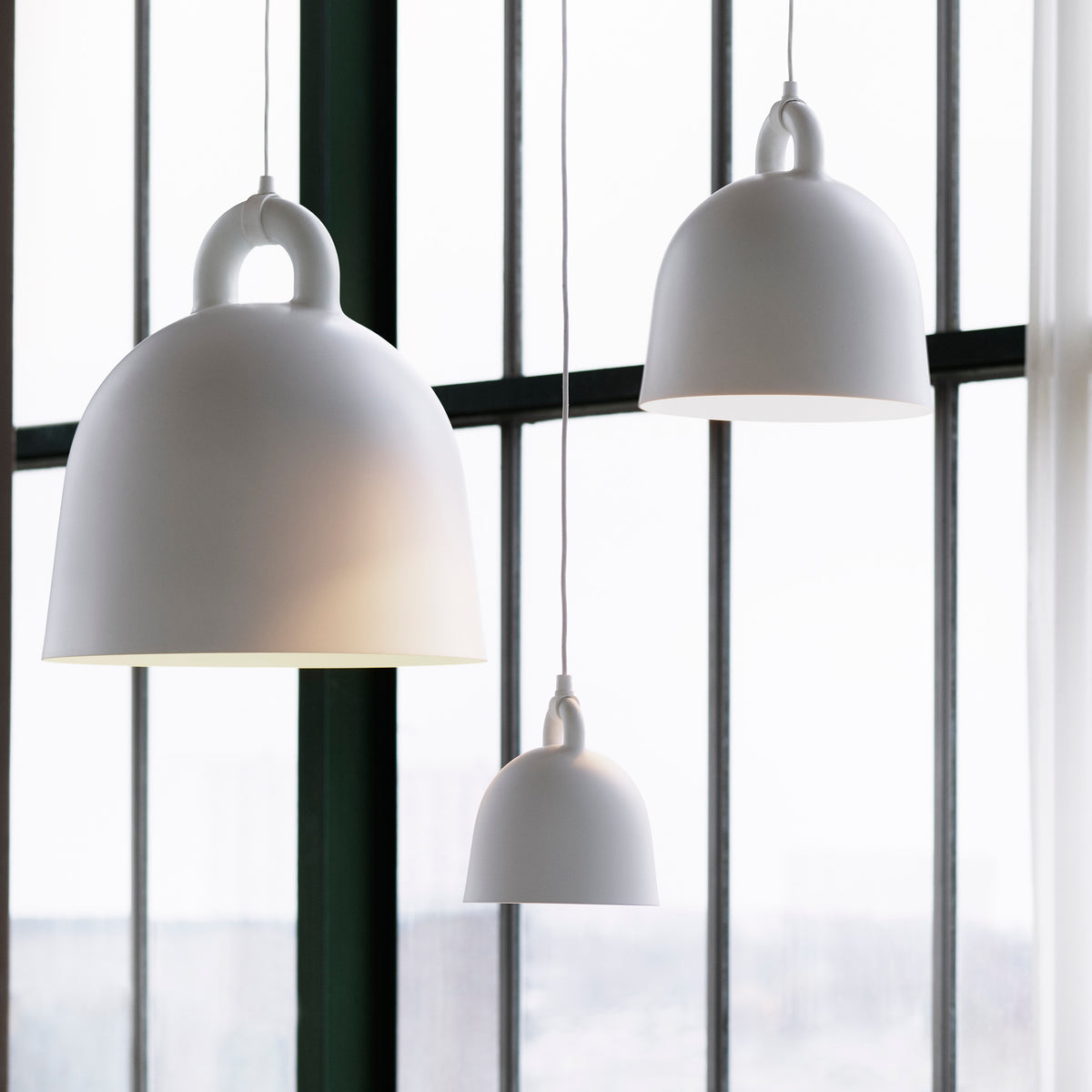 Normann Copenhagen Hanglamp Bell Wit in een interieur