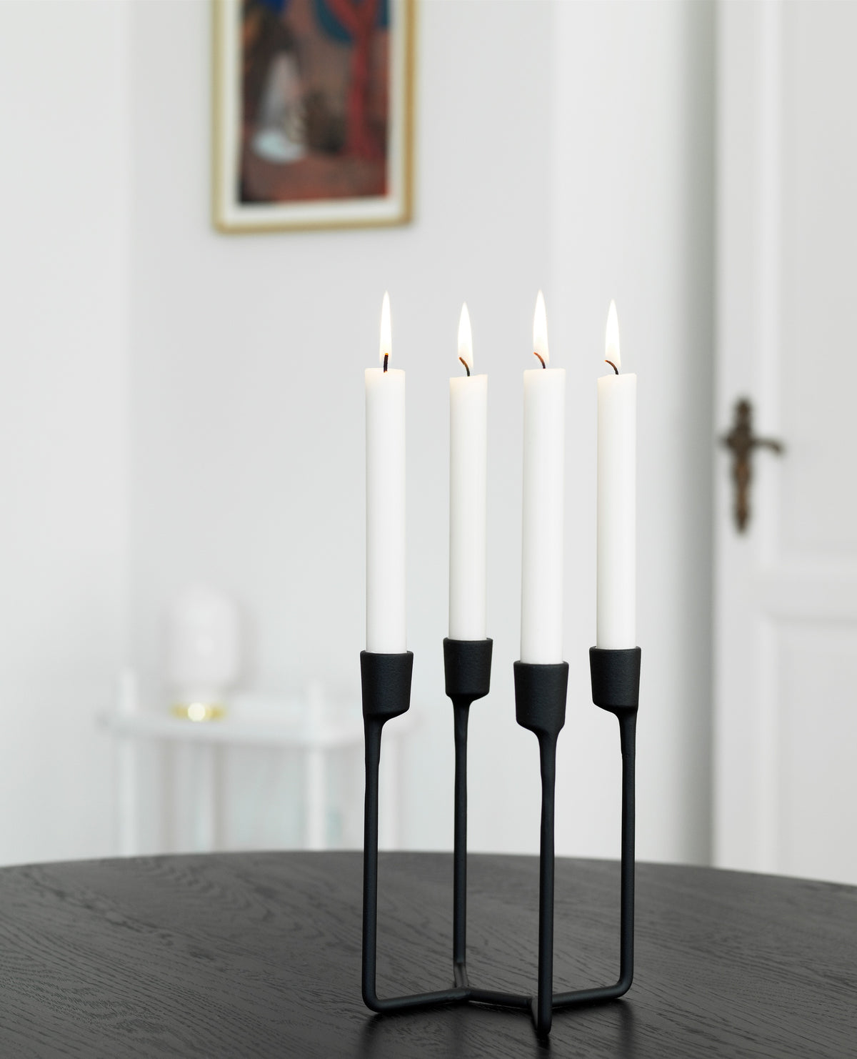 Normann Copenhagen Kandelaar Heima Zwart 4 kaarsen in een interieur
