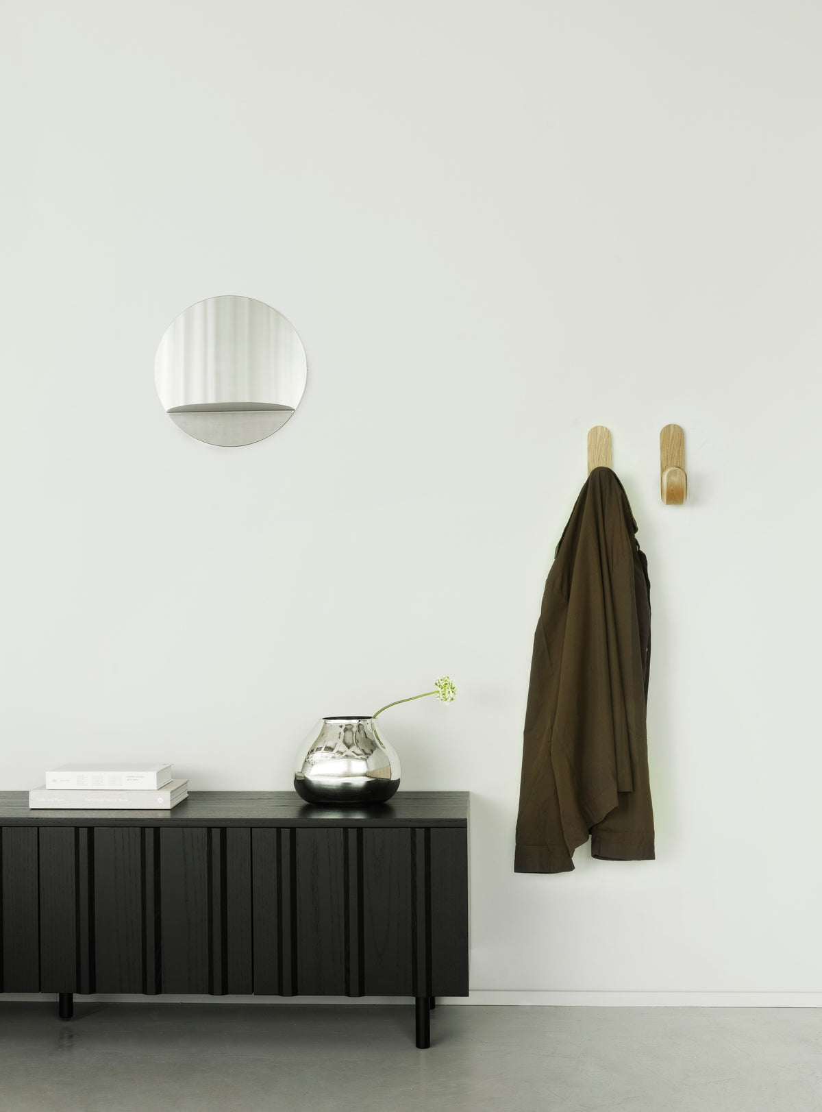 Normann Copenhagen Spiegel Horizon Rond Staal in een interieur