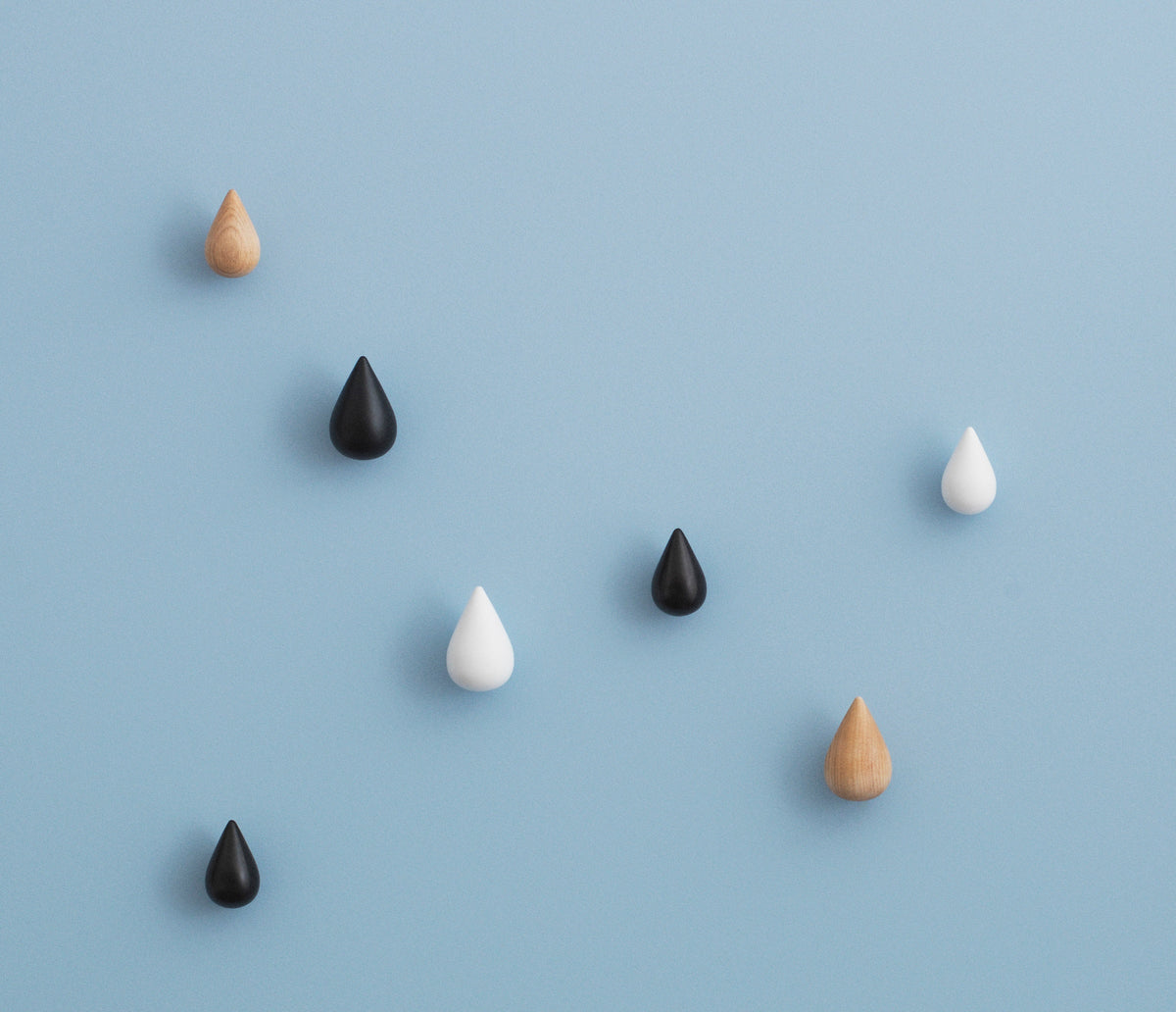 Normann Copenhagen Wandhaken Dropit Hooks Wit (2 stuks) in een interieur