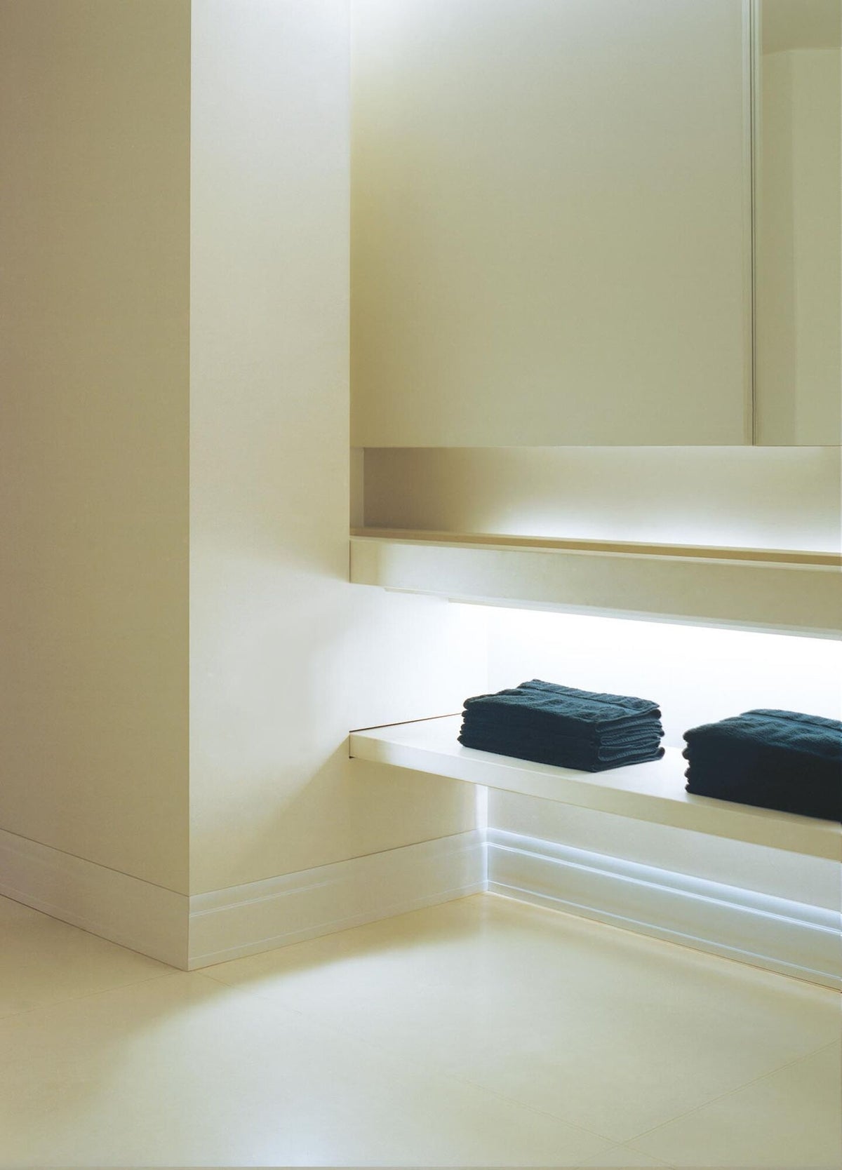 Orac SX104 plint in interieur