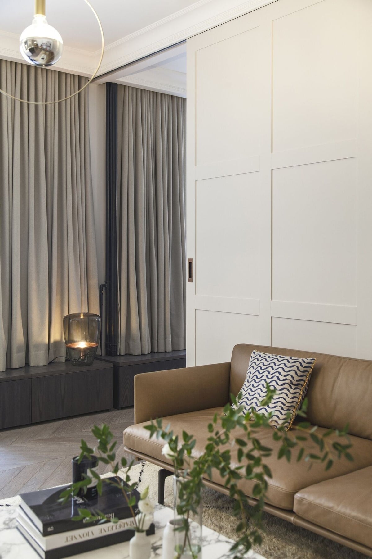 Orac SX157 plint in interieur