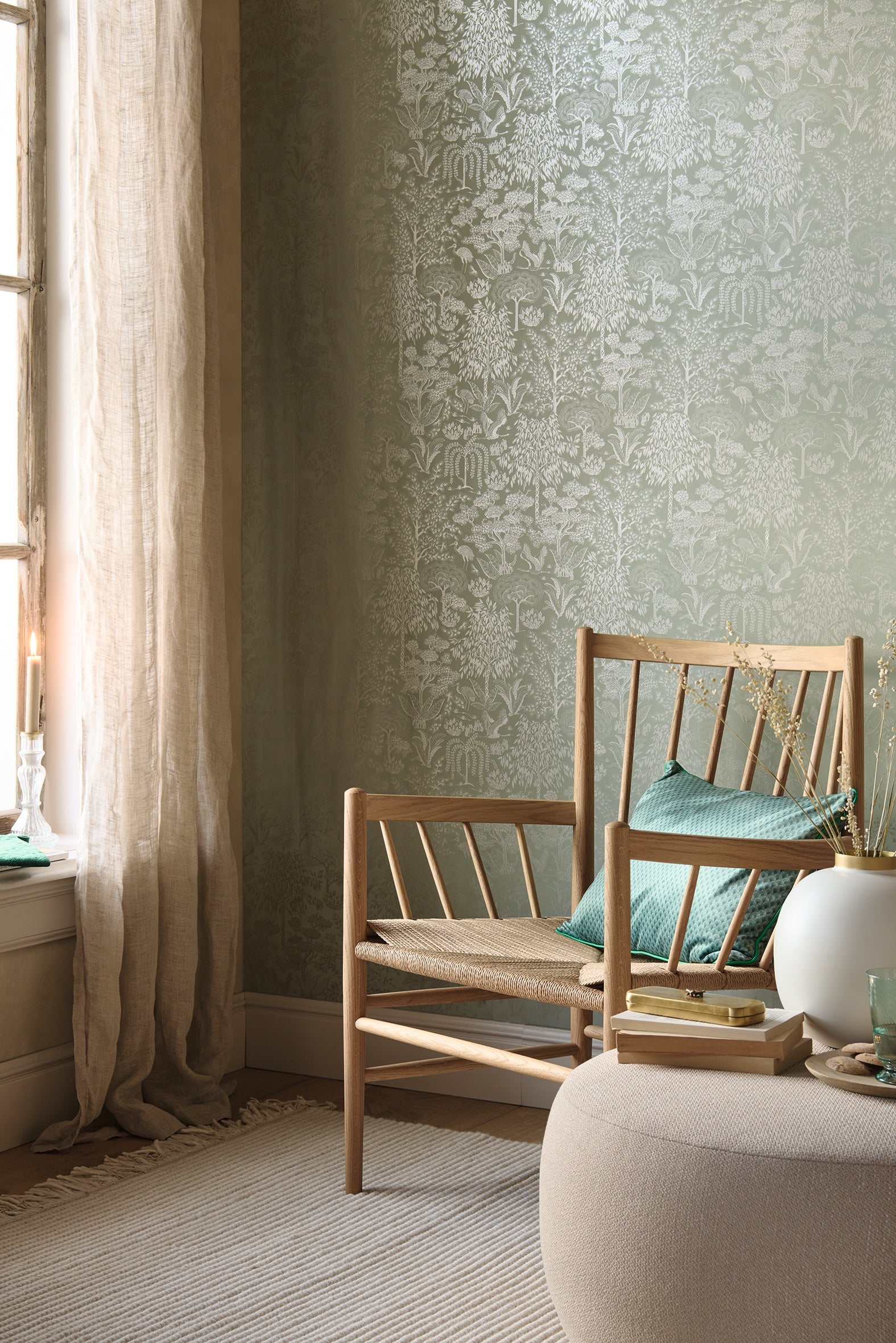 Pip Studio 6 behang Origami 333111 light green in interieur