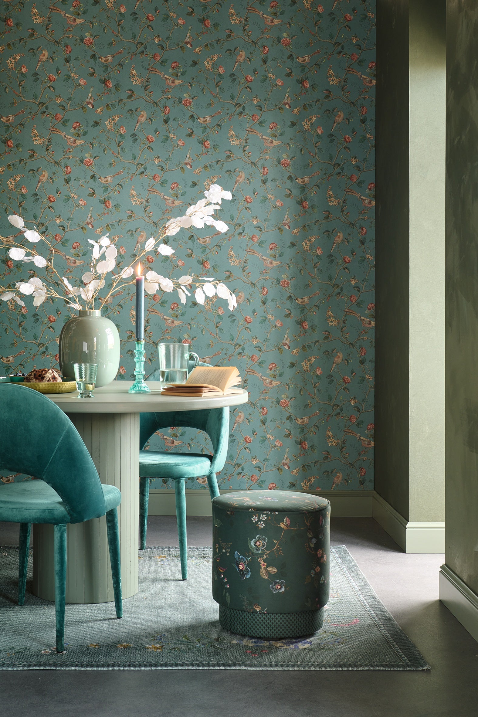 Pip Studio 6 behang Good Nightingale 333124 teal in interieur