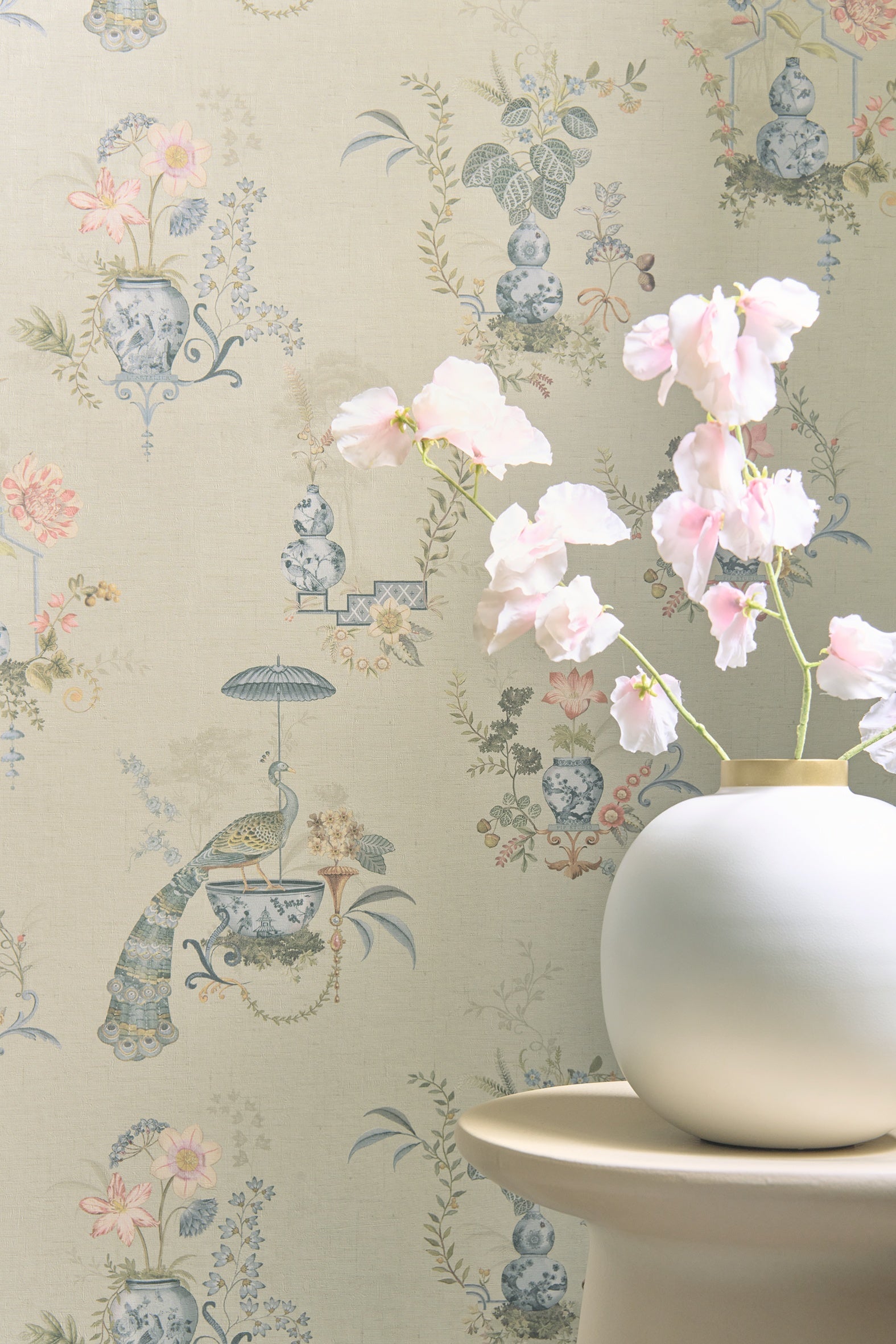 Pip Studio 6 behang Chinese Porcelain 333140 off white in interieur