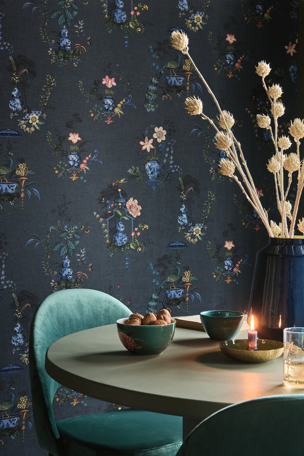 Pip Studio 6 behang Chinese Porcelain 333145 darkblue in interieur
