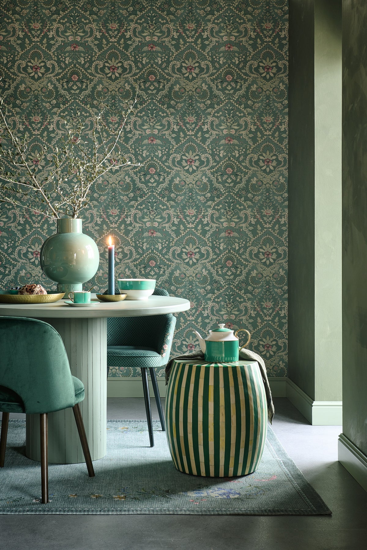 Pip Studio 6 behang Saluti 333152 green in interieur