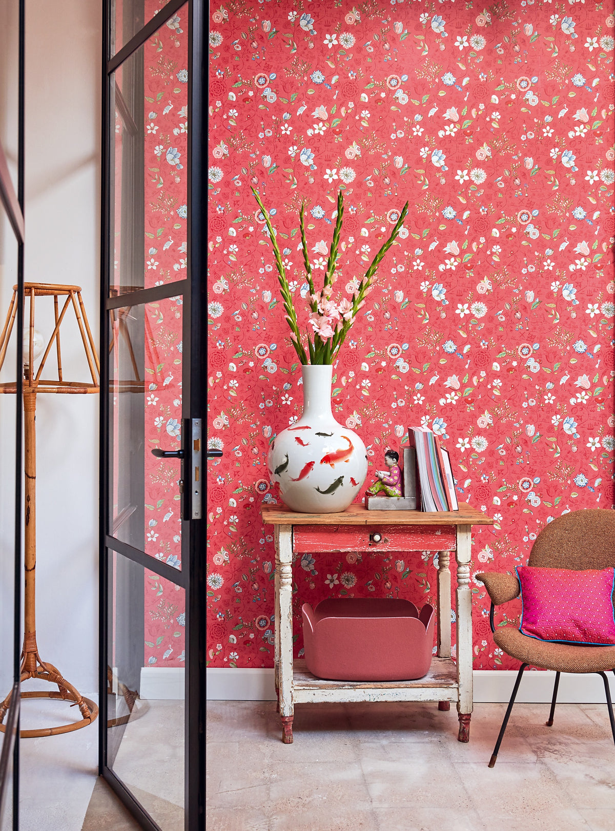 Pip Studio IV behang Spring to Life Bright Pink 375004 in interieur