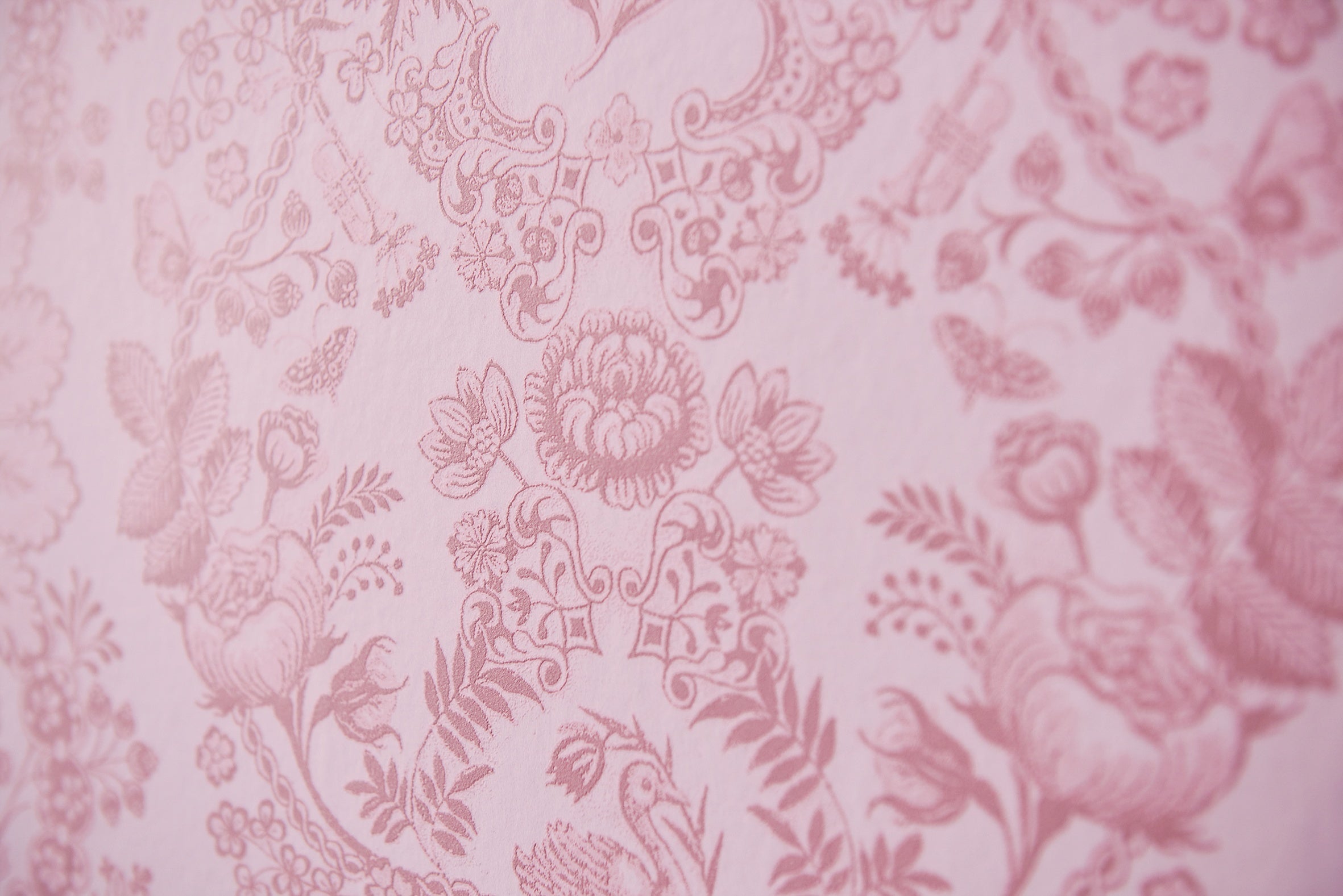 Pip Studio IV behang Lacy Dutch Pale Pink 375043 in interieur
