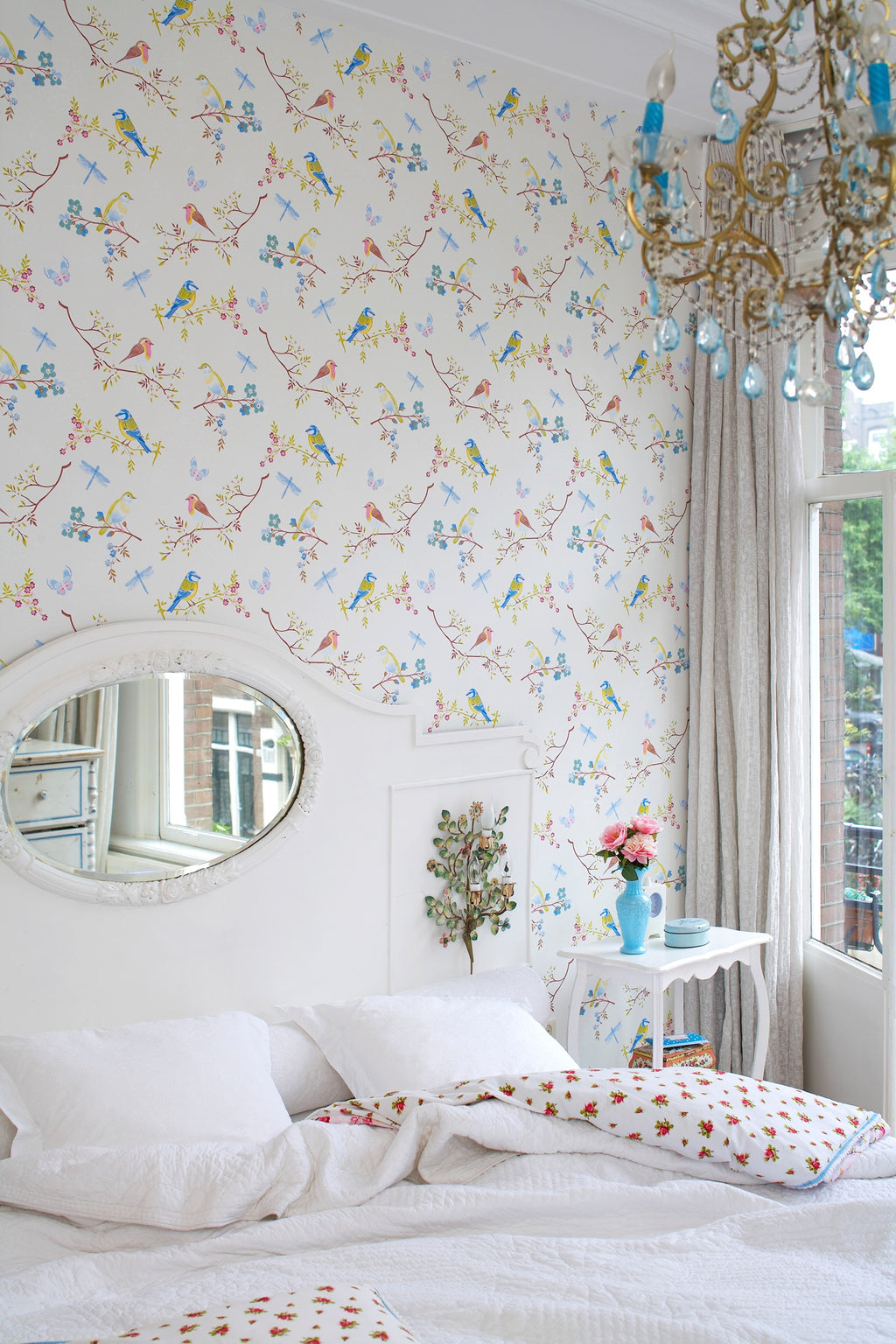 Pip Studio IV behang Early Bird White 375080 in interieur