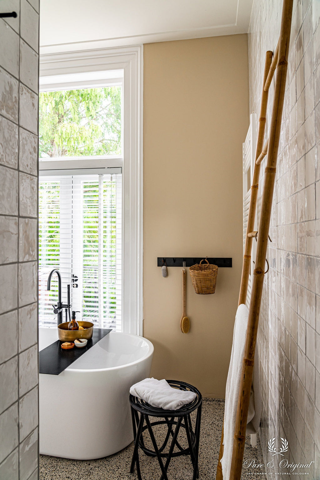 Pure & Original Almond Licetto muurverf in interieur