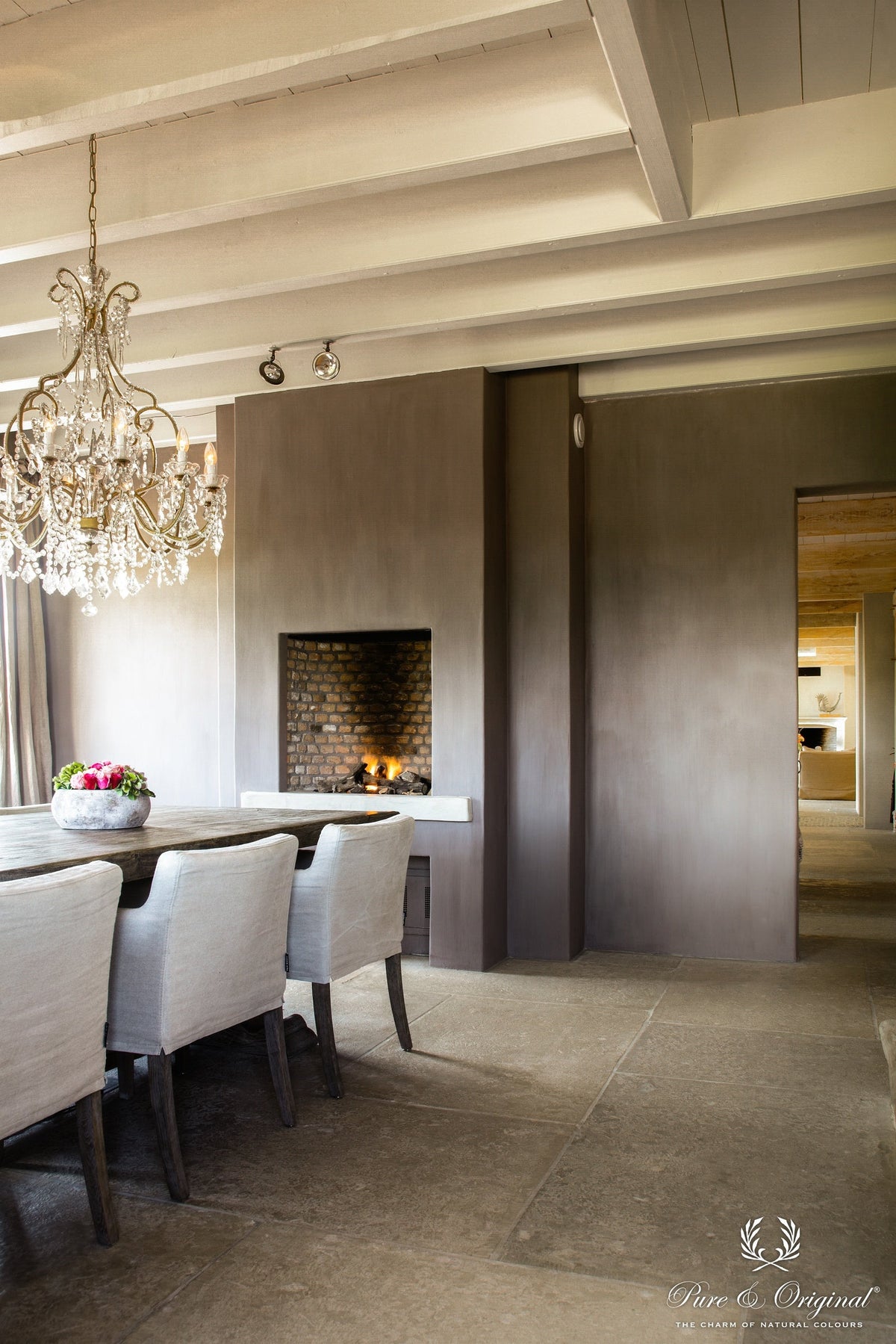 Pure & Original Aubergine Fresco kalkverf in interieur