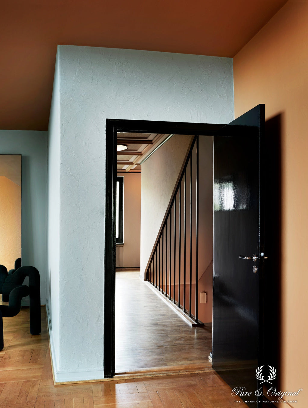 Pure & Original Black Traditional Paint lakverf in interieur