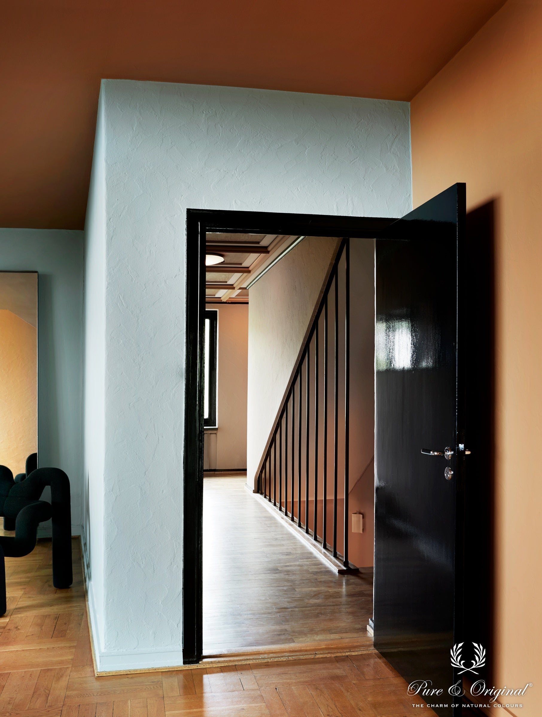 Pure & Original Black Traditional Paint lakverf in interieur
