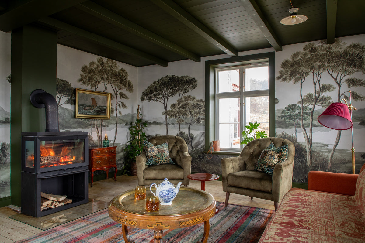 Pure & Original Bushland - woonkamer met olijfgroen geschilderd plafond