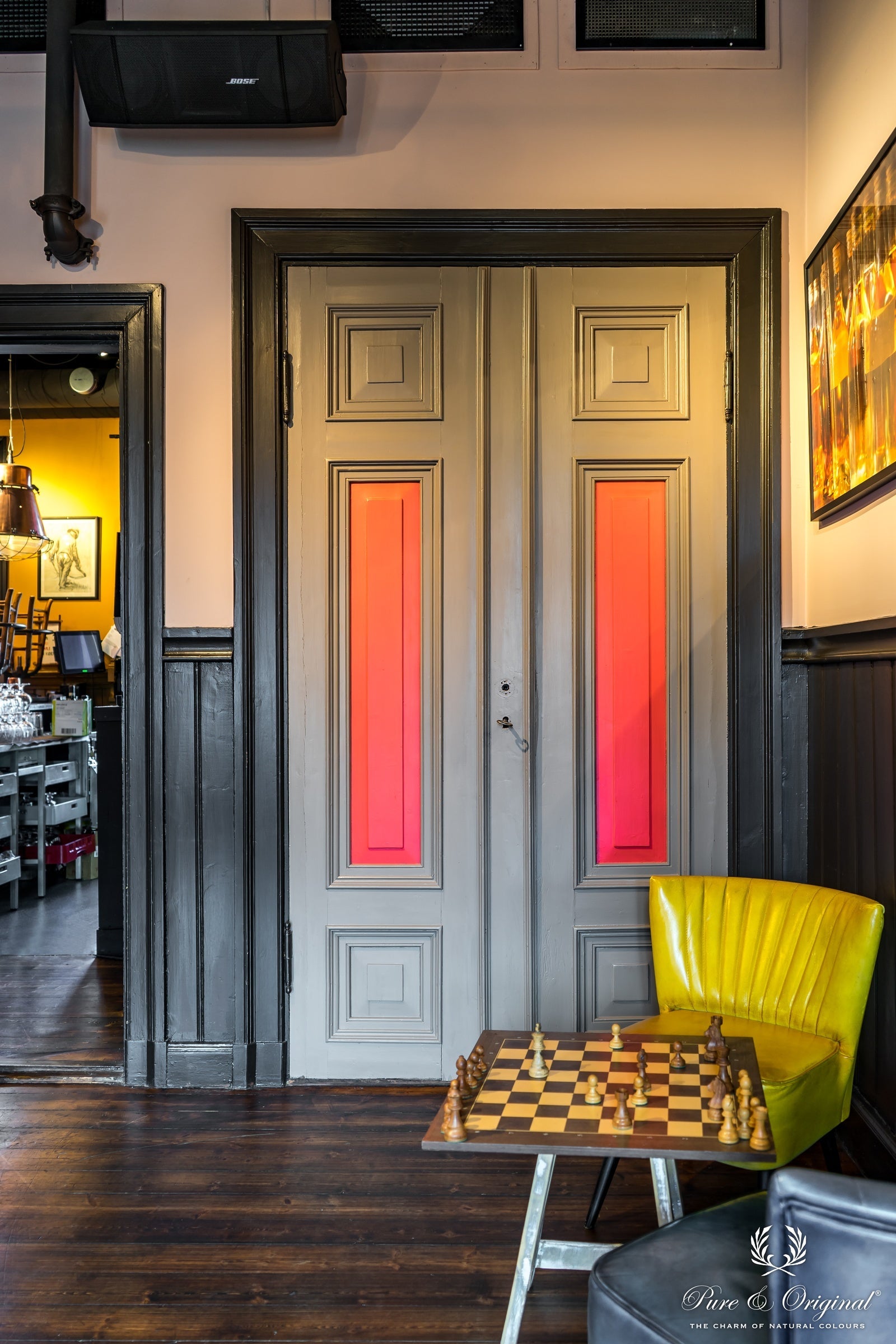 Pure & Original Flamingo Traditional Paint lakverf in interieur