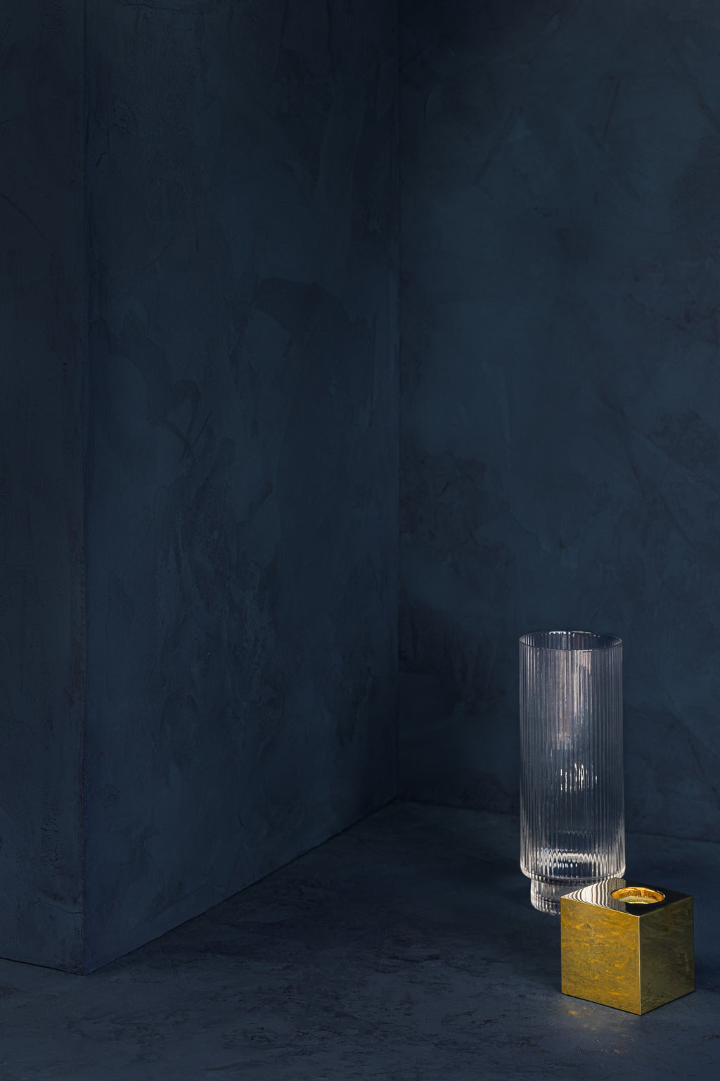 Pure & Original Ink Blue Marrakech Walls kalkstuc in interieur