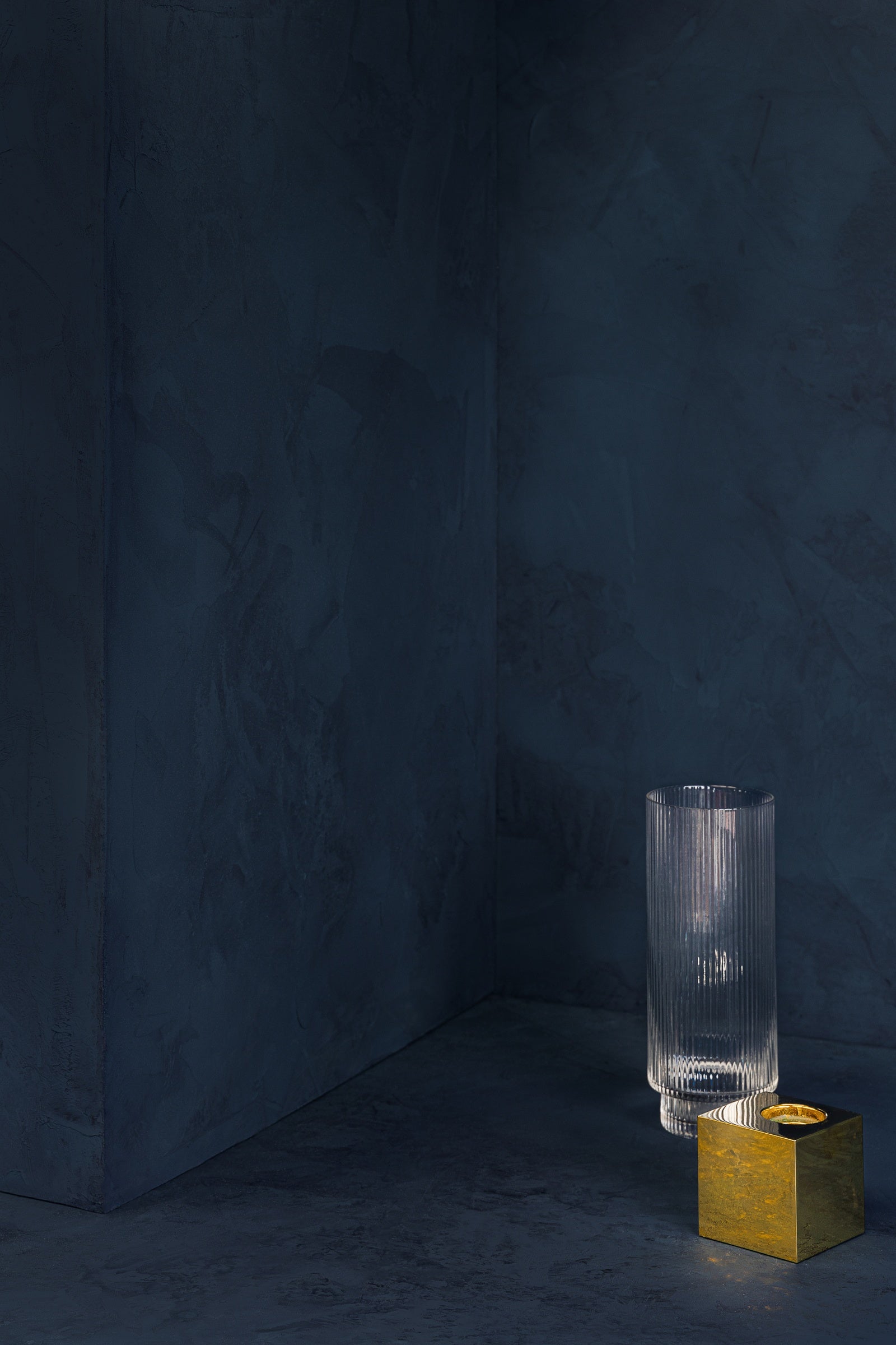 Pure & Original Ink Blue Marrakech Walls kalkstuc in interieur