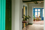 Pure & Original Mint Taffy - hal met zachtgroene wanden en doorkijk