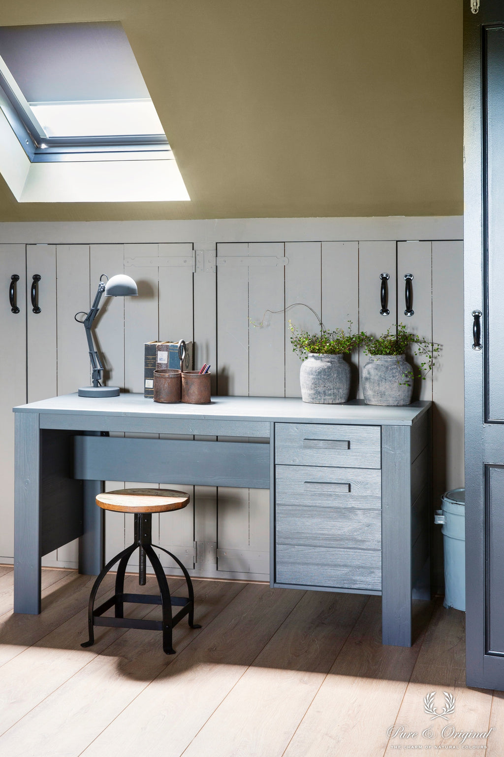 Pure & Original Olive Drab Classico krijtverf in interieur