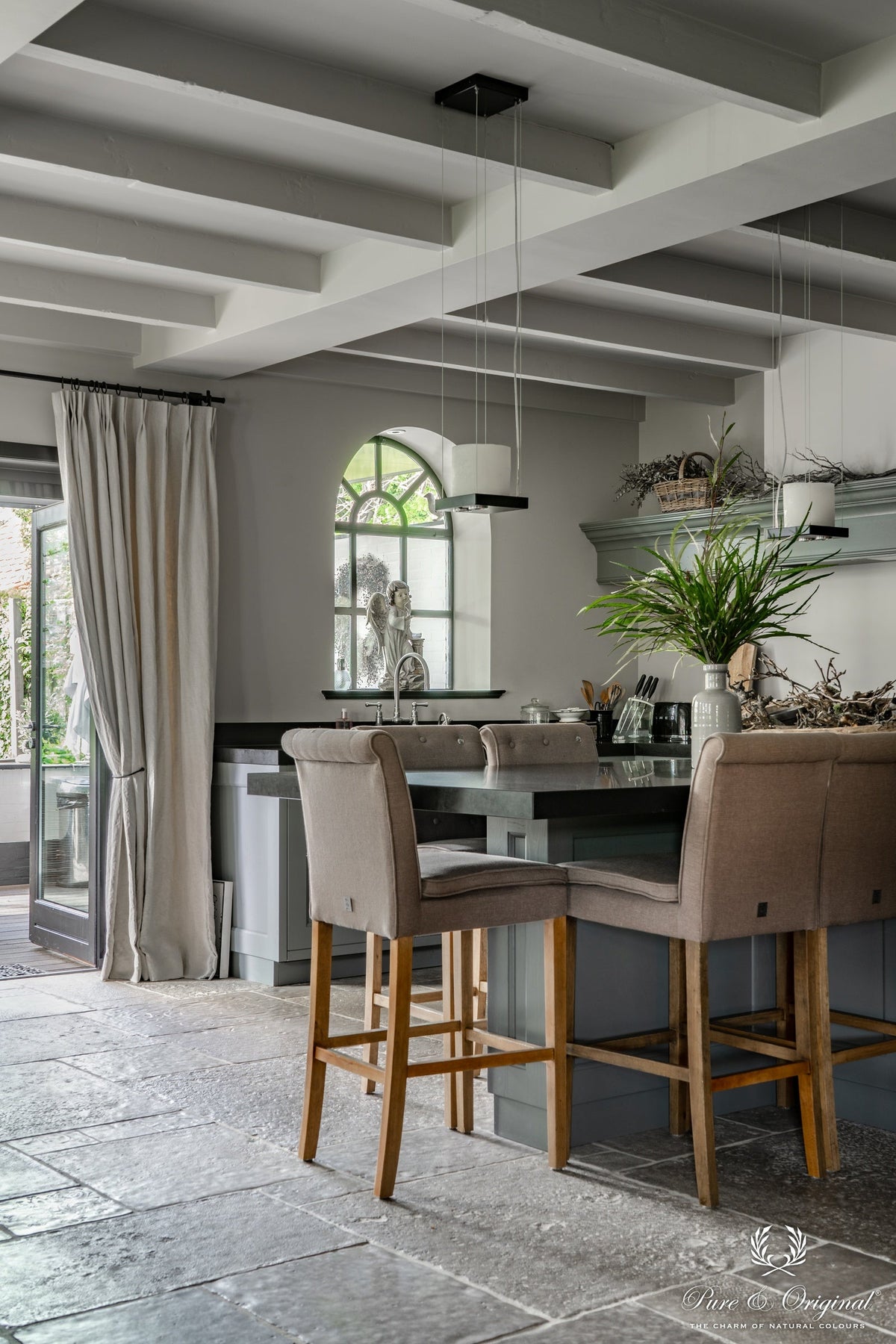 Pure & Original Pigeon Grey Traditional Paint lakverf in interieur