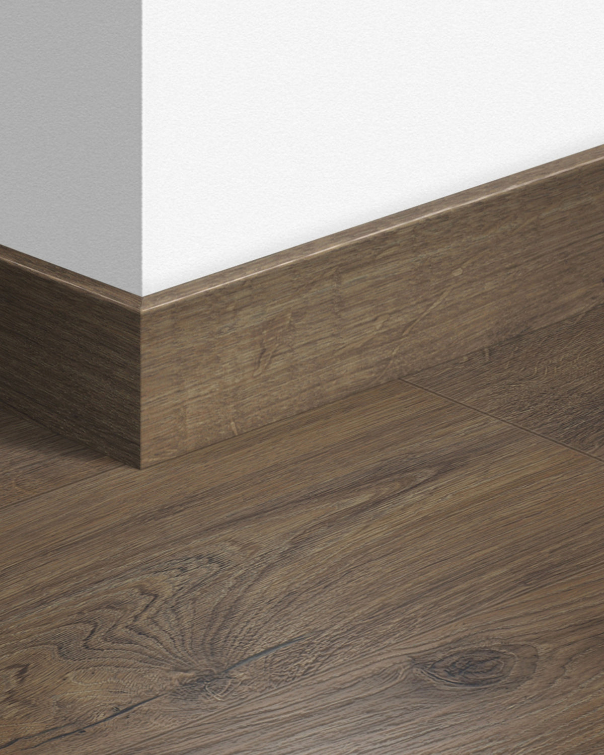 Quick-Step Parketplint QSPSKR01849 Klassieke Bruine Eik - 14 x 77 x 2400 mm - productfoto