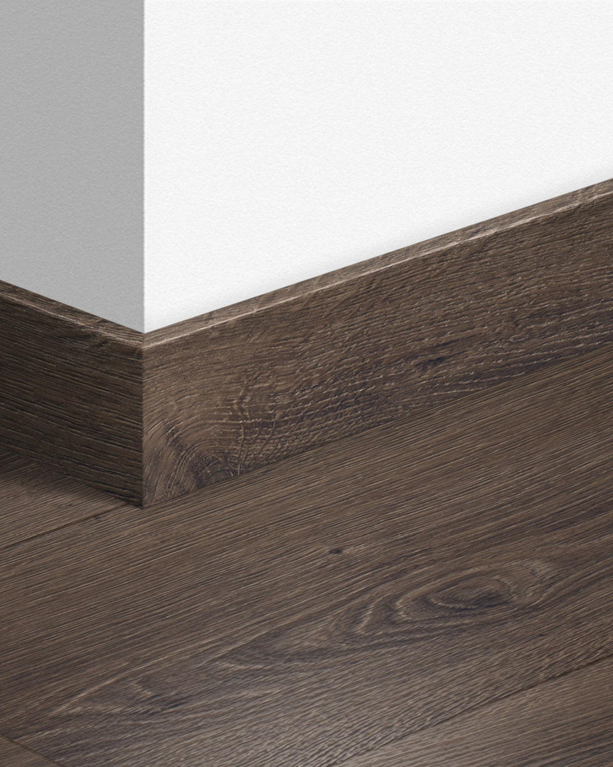 Quick-Step Parketplint QSPSKR03553 Woestijn Geborstelde Donkerbruine Eik - 14 x 77 x 2400 mm - productfoto