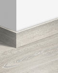 Quick-Step Parketplint QSPSKR03560 Klassiek Patina Grijze Eik - 14 x 77 x 2400 mm - productfoto
