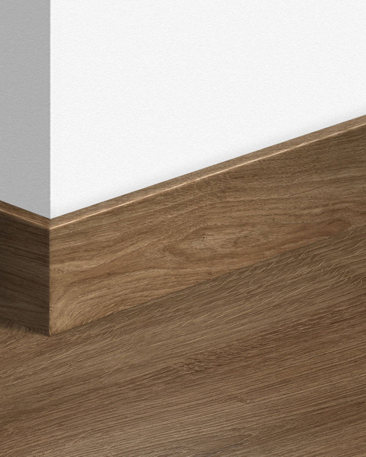Quick-Step Parketplint QSPSKR03582 Newcastle Bruine Eik - 14 x 77 x 2400 mm - productfoto