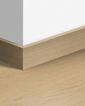 Quick-Step Parketplint QSPSKR04750 Beigegeverniste Eik - 14 x 77 x 2400 mm - productfoto