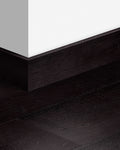 Quick-Step Parketplint QSPSKR04755 Zwartgeverfde Eik - 14 x 77 x 2400 mm - productfoto