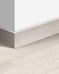Quick-Step Parketplint QSPSKR04757 Premium Witte Eik - 14 x 77 x 2400 mm - productfoto