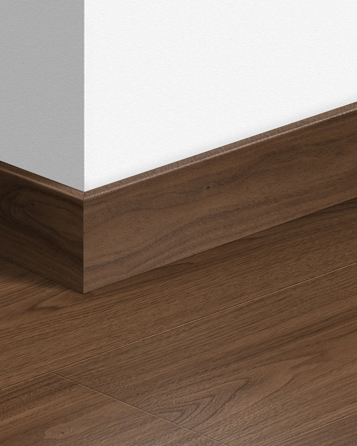 Quick-Step Parketplint QSPSKR04761 Chique Notelaar - 14 x 77 x 2400 mm - productfoto