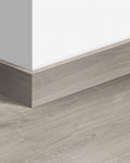 Quick-Step Parketplint QSPSKR04765 Geborstelde Grijze Eik - 14 x 77 x 2400 mm - productfoto