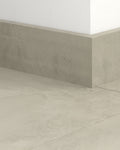 Quick-Step Parketplint QSPSKR05488 Grijs Beton - 14 x 77 x 2400 mm - productfoto