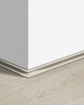Quick-Step Kwadrant Plint QSSCOT03547 Bosland Lichtgrijze Eik - 17 x 17 x 2400 mm - productfoto