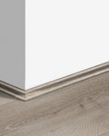 Quick-Step Kwadrant Plint QSSCOT03552 Woestijn Geborstelde Grijze Eik - 17 x 17 x 2400 mm - productfoto