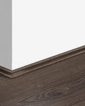Quick-Step Kwadrant Plint QSSCOT03553 Woestijn Geborstelde Donkerbruine Eik - 17 x 17 x 2400 mm - productfoto