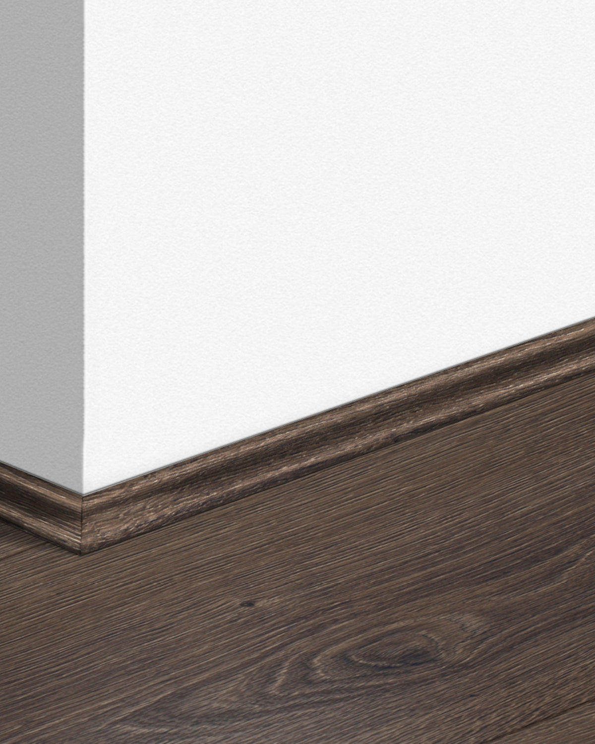 Quick-Step Kwadrant Plint QSSCOT03553 Woestijn Geborstelde Donkerbruine Eik - 17 x 17 x 2400 mm - productfoto