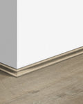 Quick-Step Kwadrant Plint QSSCOT03557 Zachte Lichtbruine Eik - 17 x 17 x 2400 mm - productfoto