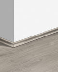Quick-Step Kwadrant Plint QSSCOT04765 Geborstelde Grijze Eik - 17 x 17 x 2400 mm - productfoto